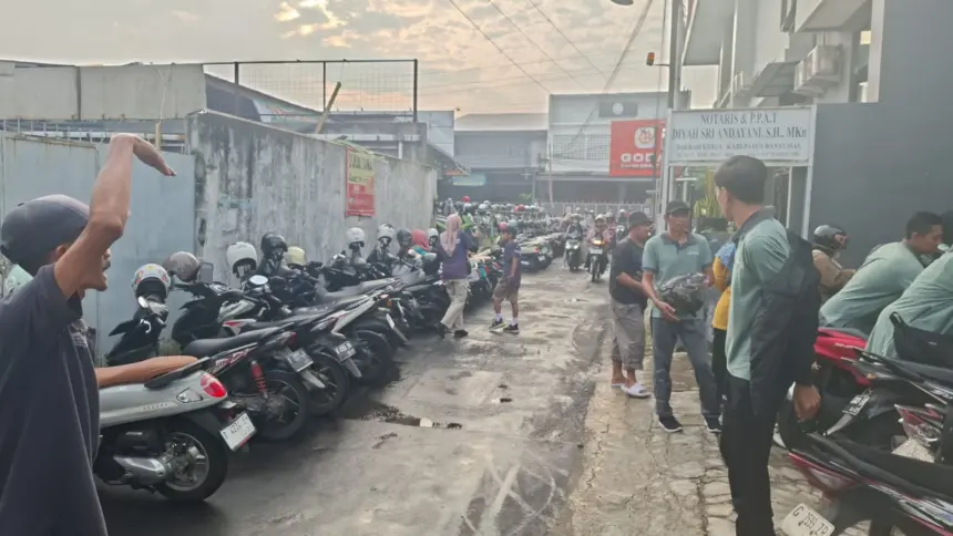 Parkir Liar Peserta Jalan Sehat Hardiknas di Banyumas Dikeluhkan Warga
