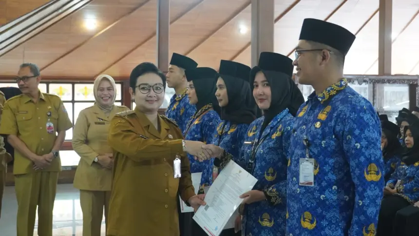 Lantik Ratusan PNS, Plt Bupati Cilacap Ingatkan Pentingnya Integritas dan Responsivitas