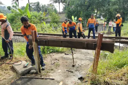 Bahaya Mengintai! KAI Segel Perlintasan Liar di Cilacap Setelah Rentetan 5 Insiden