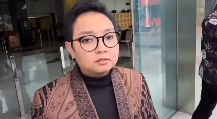 Plt Bupati Cilacap Ammy Amalia Fatma Surya usai diperiksa di gedung KPK Merah Putih. (Dok)