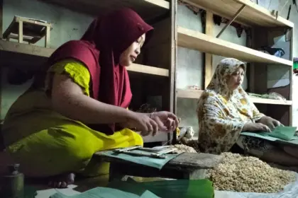 Rupiah Melemah, Produsen Tempe di Pliken Banyumas Terjepit Lonjakan Harga Kedelai dan Plastik