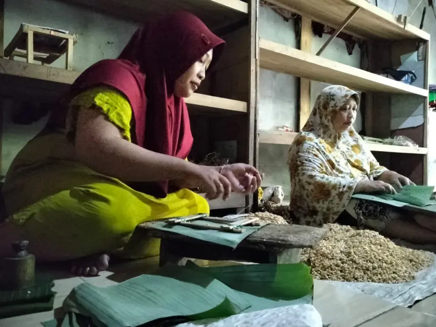 Rupiah Melemah, Produsen Tempe di Pliken Banyumas Terjepit Lonjakan Harga Kedelai dan Plastik