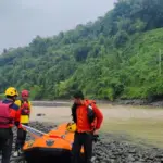 Relawan gabungan saat mencari keberadaan Raihan yang dilaporkan hanyut di Sungai Serayu, Jumat (22/5/2026). (Foto: BPBD Banjarnegara)