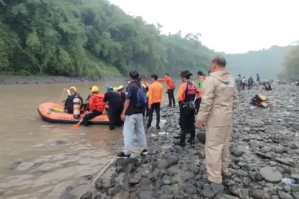 SAR Perluas Pencarian Santri Ponpes Darul Falah yang Hanyut di Sungai Serayu Hingga Banyumas