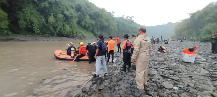 SAR Perluas Pencarian Santri Ponpes Darul Falah yang Hanyut di Sungai Serayu Hingga Banyumas