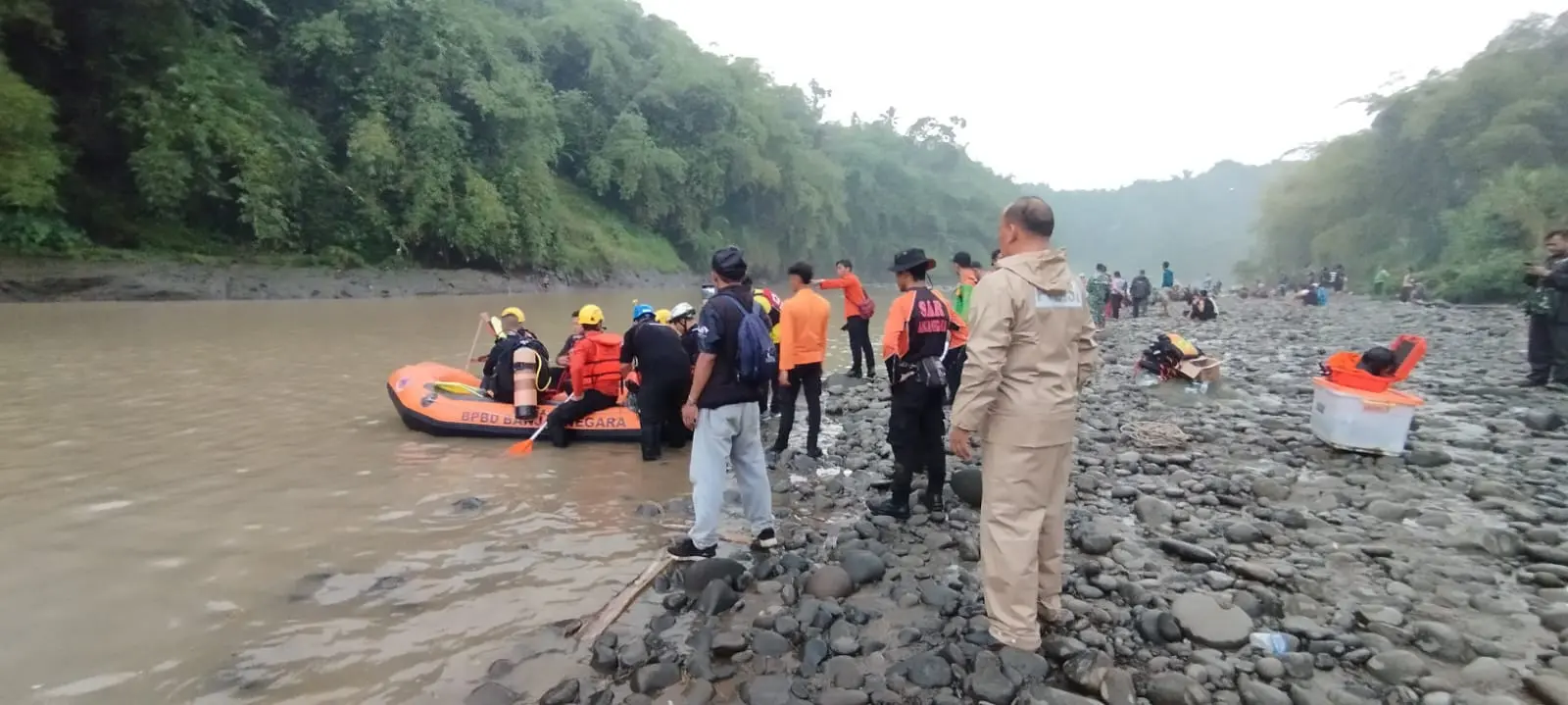 SAR Perluas Pencarian Santri Ponpes Darul Falah yang Hanyut di Sungai Serayu Hingga Banyumas