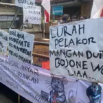 Massa Geruduk Balai Desa Banjaranyar Banyumas, Tuntut Kades Robi Wibowo Mundur