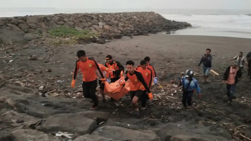 Tragis! 2 Remaja Terseret Ombak Pantai Menganti Cilacap Ditemukan Meninggal