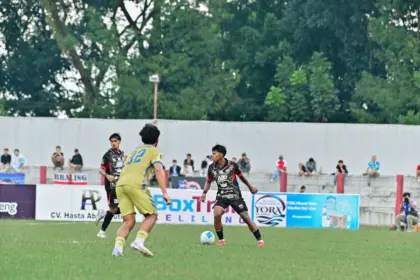 Catatan gemilang Afif Teguh Saputra (hitam kanan) usai membawa Persibangga lolos ke 8 besar Liga 4 Nasional. (Foto: Media Officer Persibangga)