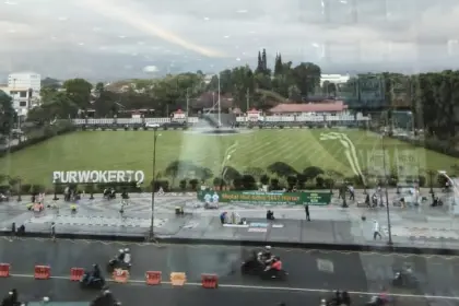 Alun-alun Purwokerto akan kembali dilakukan pemeliharaan rumput tahap kedua hingga akhir Juni 2026 setelah dibuka kembali untuk umum. (Cilacap Today)