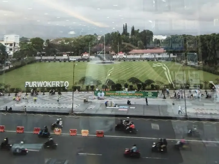 Alun-alun Purwokerto akan kembali dilakukan pemeliharaan rumput tahap kedua hingga akhir Juni 2026 setelah dibuka kembali untuk umum. (Cilacap Today)