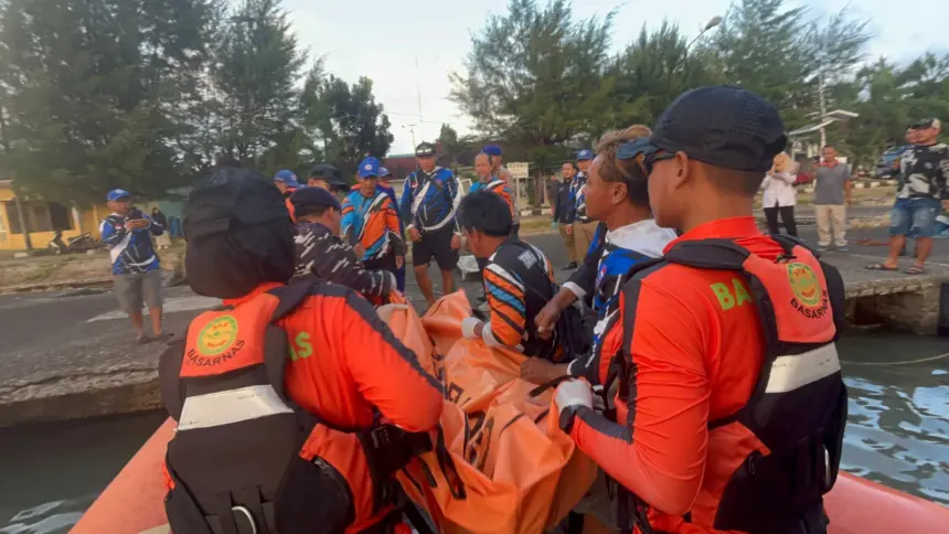 Basarnas Cilacap Evakuasi ABK KM Cakra Mandiri Meninggal Saat Melaut