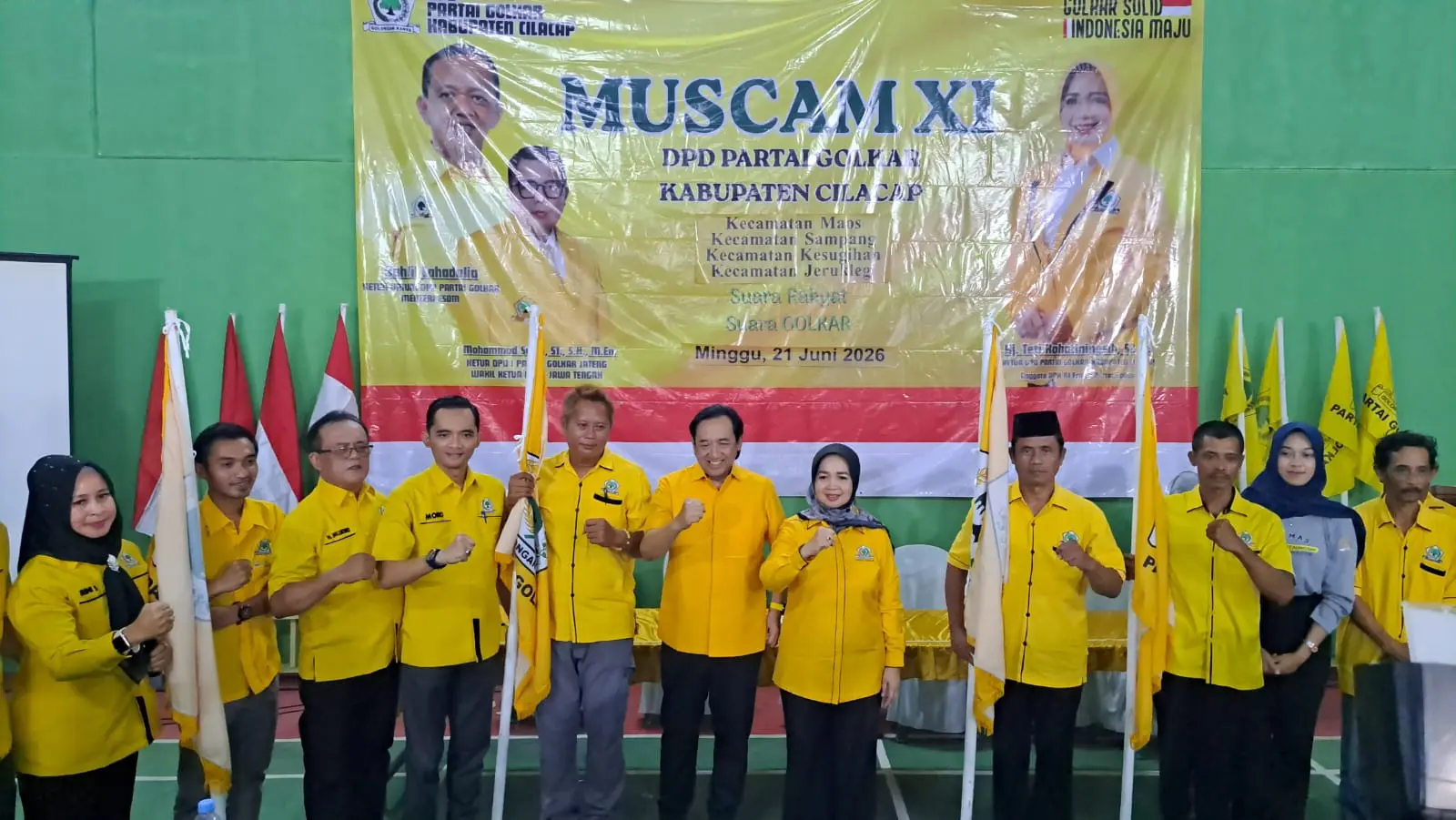 Ketua DPD Golkar Cilacap Teti Rohatiningsih kukuhkan 4 PK saat Muscam di Maos. (Tri Aji).