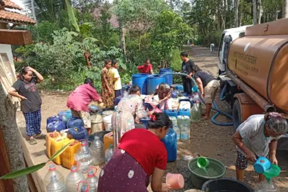 BPBD Cilacap Salurkan 8.000 Liter Air Bersih untuk Warga di Dua Desa Terdampak Kemarau