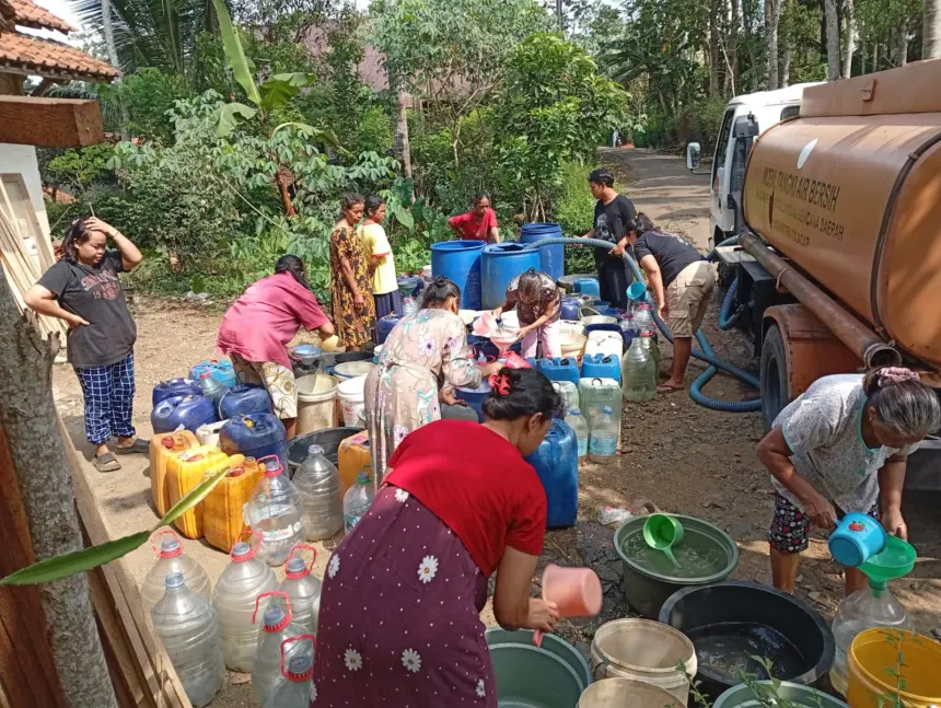 BPBD Cilacap Salurkan 8.000 Liter Air Bersih untuk Warga di Dua Desa Terdampak Kemarau