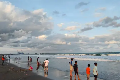 Suasana Pantai Kemiren, Kelurahan Tegalkamulyan di Cilacap Selatan yang dikenal juga sebagai wilayah dengan produktivitas sektor perikanan. (Cilacap Today)