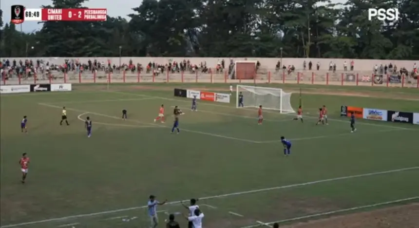 Para pemain Persibangga merayakan gol dari Arvin Aufa ke gawang Cimahi United menit ke-60 di Stadion Goentoer Darjono, Purbalingga, Selasa (9/6/2026) sore. (YouTube PSSI TV)