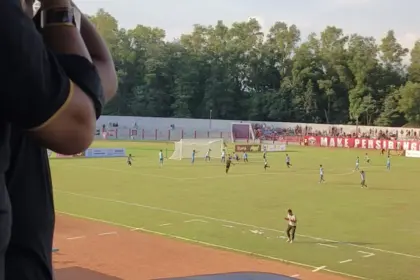 Skuad Persibangga harus berjuang ekstra setelah tertinggal 0-1 dari Wahana FC pada babak pertama laga Liga 4 Nasional di Stadion Goentoer Darjono, Selasa (2/6/2026) sore. (Foto: Cilacap Today)