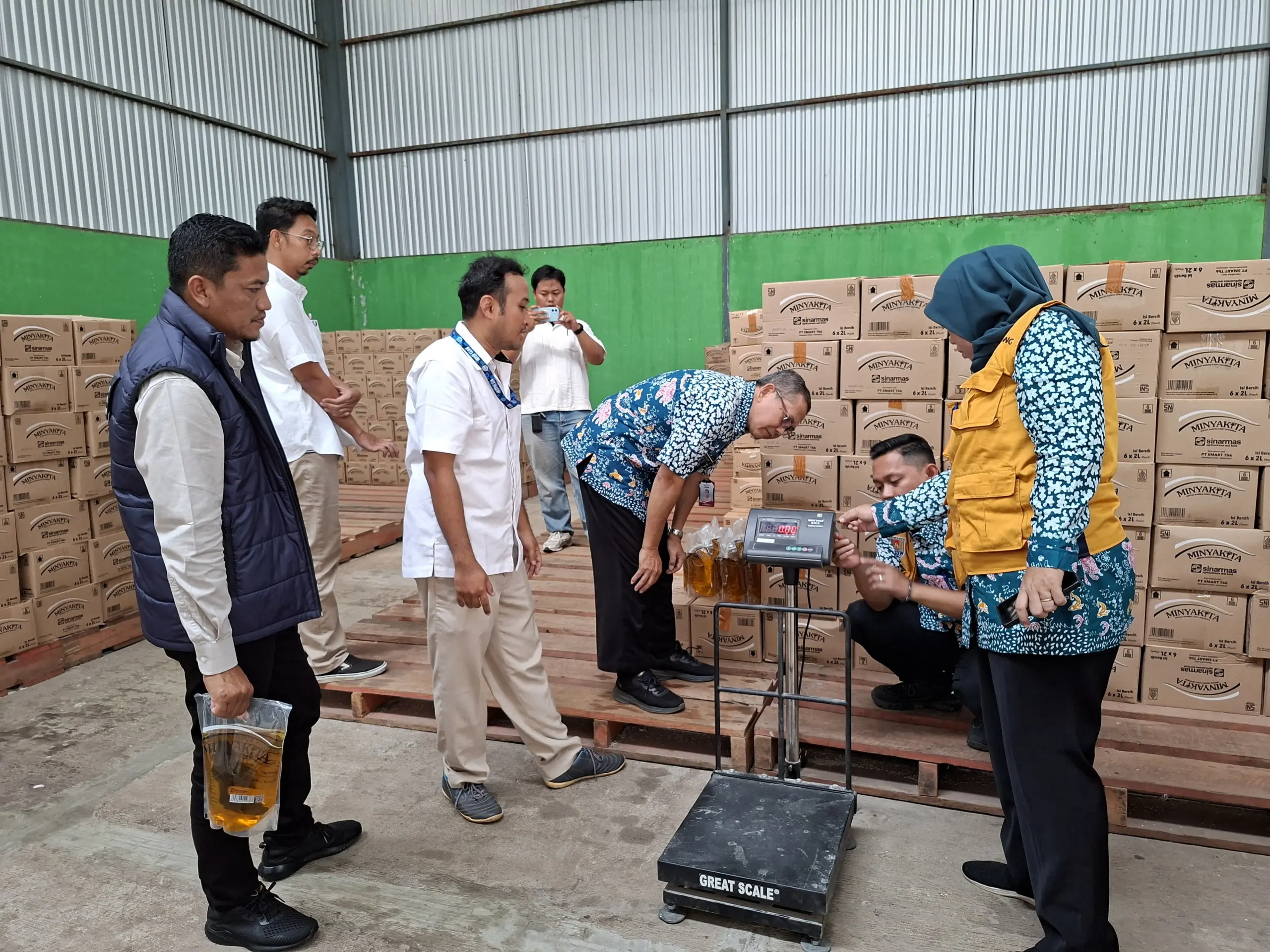 Satgas Pangan Polresta Cilacap Sidak Pasar dan Gudang Bulog, Harga hingga Takaran MinyaKita Dipastikan Sesuai