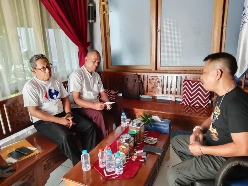 Dua korban baru yang datang meminta pendampingan hukum di Klinik Hukum Peradi SAI Purwokerto, Minggu (31/05/2026).(Foto: Wahyu Sumantri)