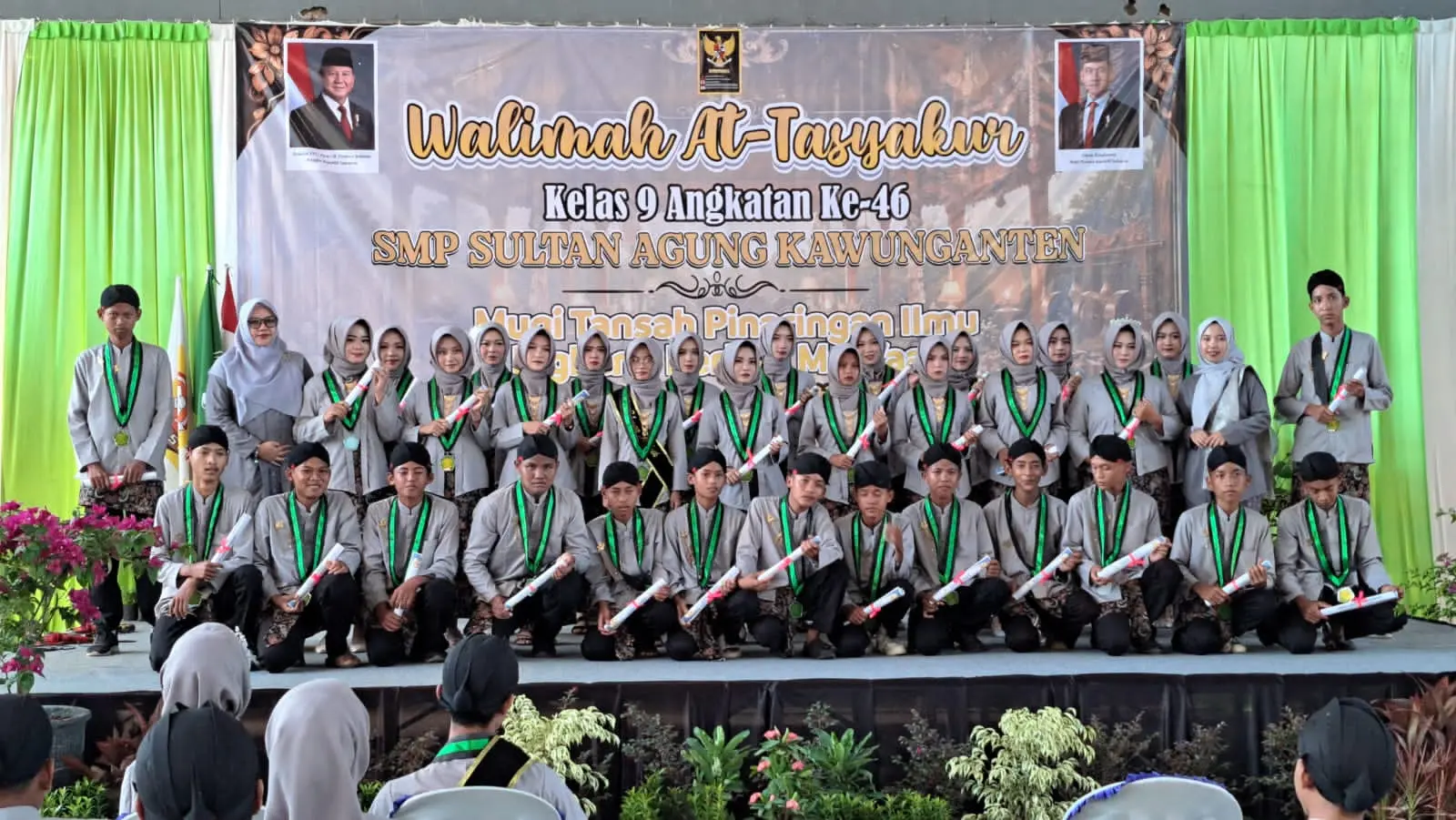 Prosesi wisuda Siswa SMP Sultan Agung Kawunganten dengan nuansa pakaian adat jawa. (Tri Aji).