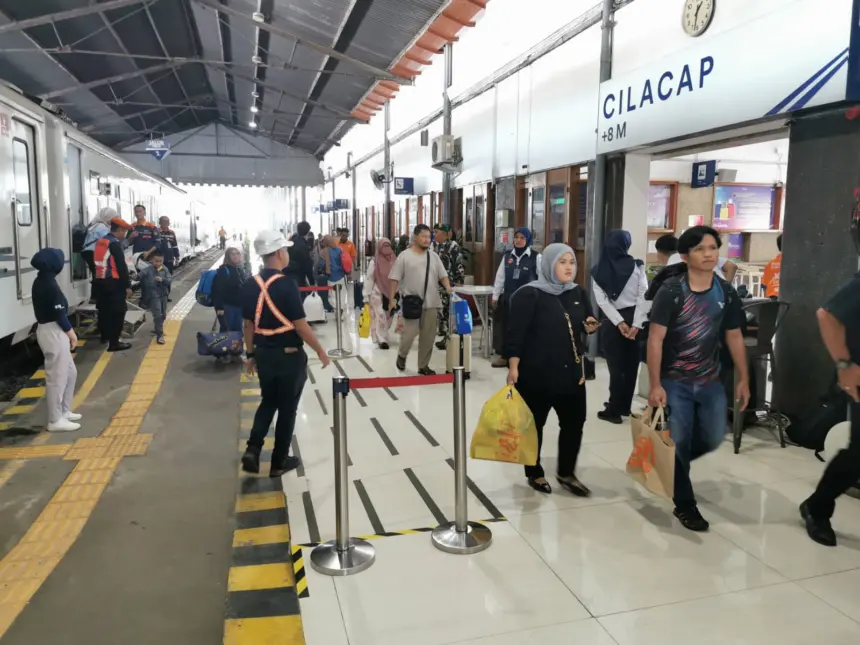 Long Weekend Bikin Stasiun Kroya Padat, Lebih dari 22 Ribu Penumpang Naik Kereta Api
